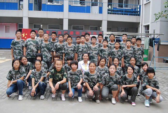 洛陽東方外國語學校新生軍營參觀