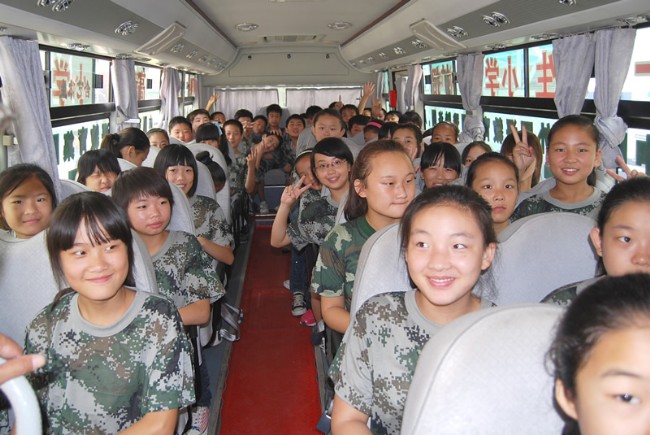 洛陽東方外國語學(xué)校校車接送