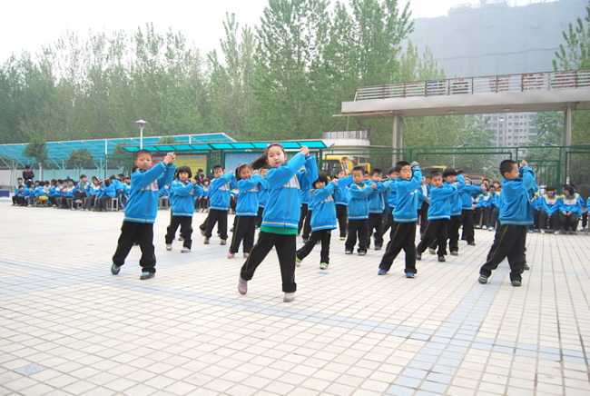 洛陽(yáng)東方外國(guó)語(yǔ)學(xué)校小學(xué)部廣播操比賽