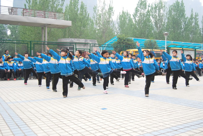 洛陽(yáng)東方外國(guó)語(yǔ)學(xué)校小學(xué)部廣播操比賽