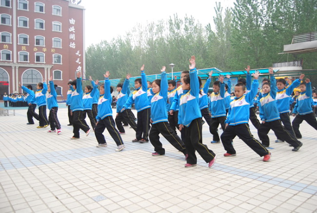 洛陽(yáng)東方外國(guó)語(yǔ)學(xué)校小學(xué)部廣播操比賽