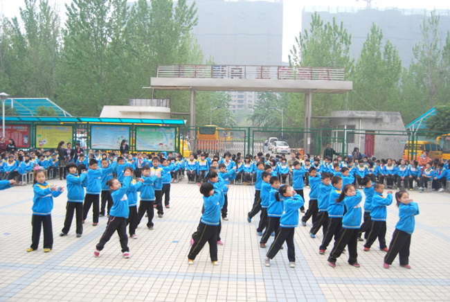 洛陽(yáng)東方外國(guó)語(yǔ)學(xué)校小學(xué)部廣播操比賽