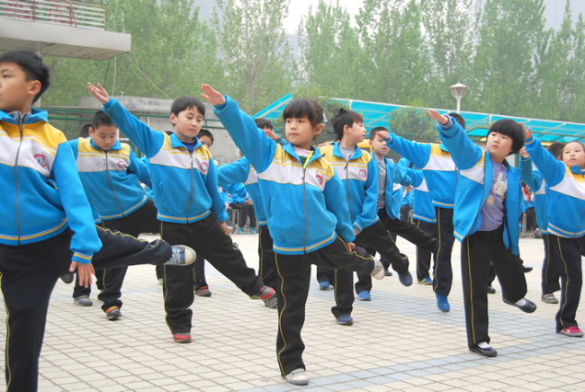 洛陽(yáng)東方外國(guó)語(yǔ)學(xué)校小學(xué)部廣播操比賽