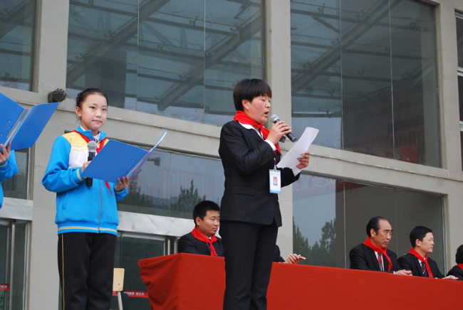 洛陽東方外國語學校少先隊建隊儀式入場入隊