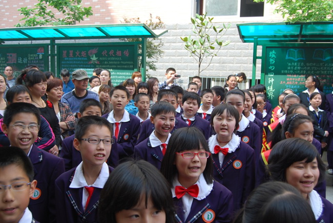 洛陽(yáng)東方外國(guó)語(yǔ)學(xué)校開(kāi)放日課間英語(yǔ)