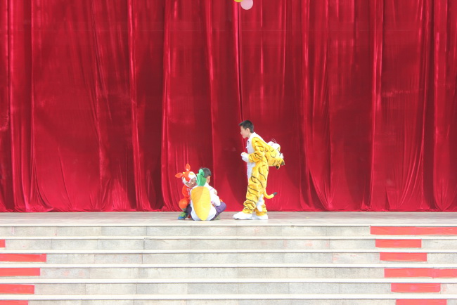 洛陽(yáng)東方外國(guó)語(yǔ)學(xué)校開放日文藝演出