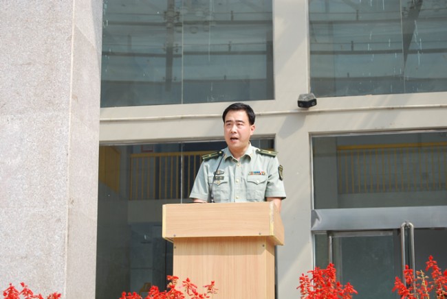 洛陽東外中學(xué)部新生軍訓(xùn)會(huì)操表演