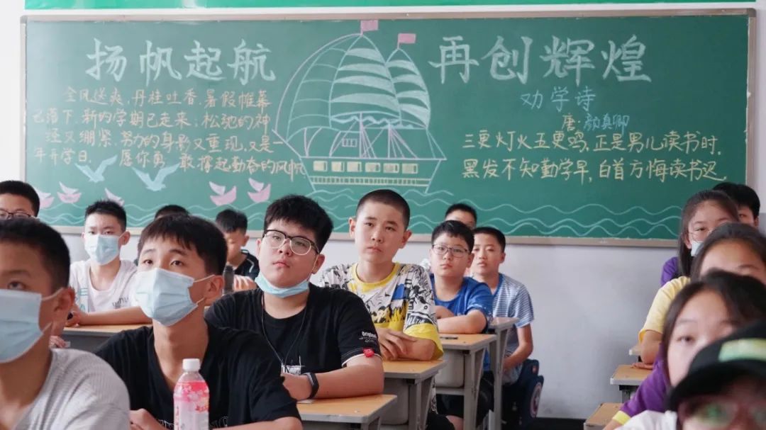 初一新生報(bào)到，最美不過遇見你