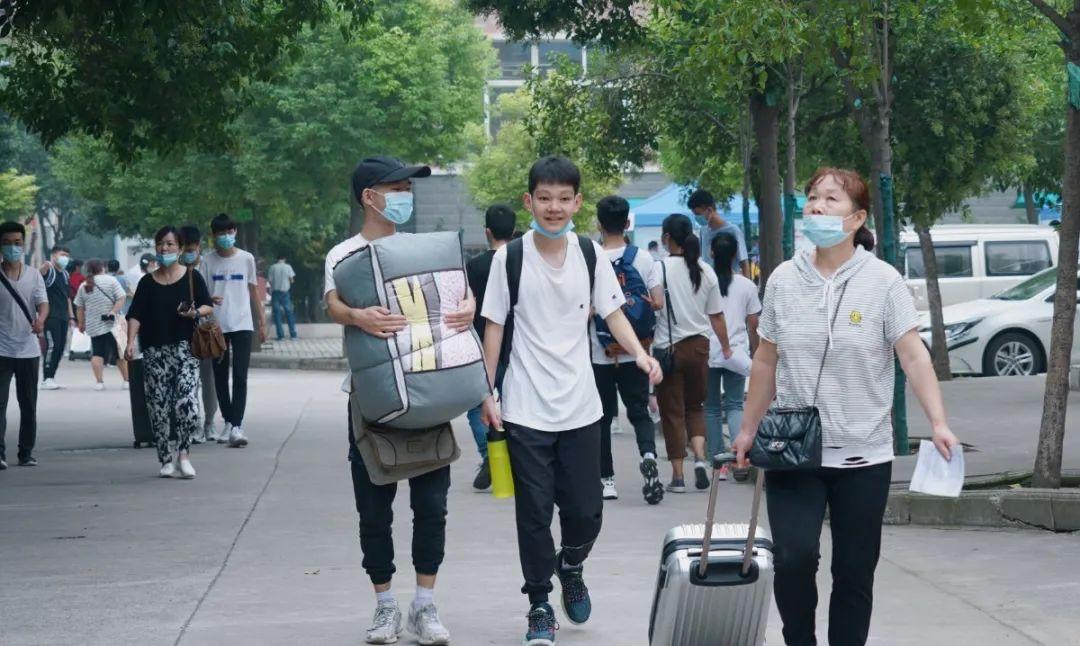 新生報到丨初見傾“新”，很高興遇見你