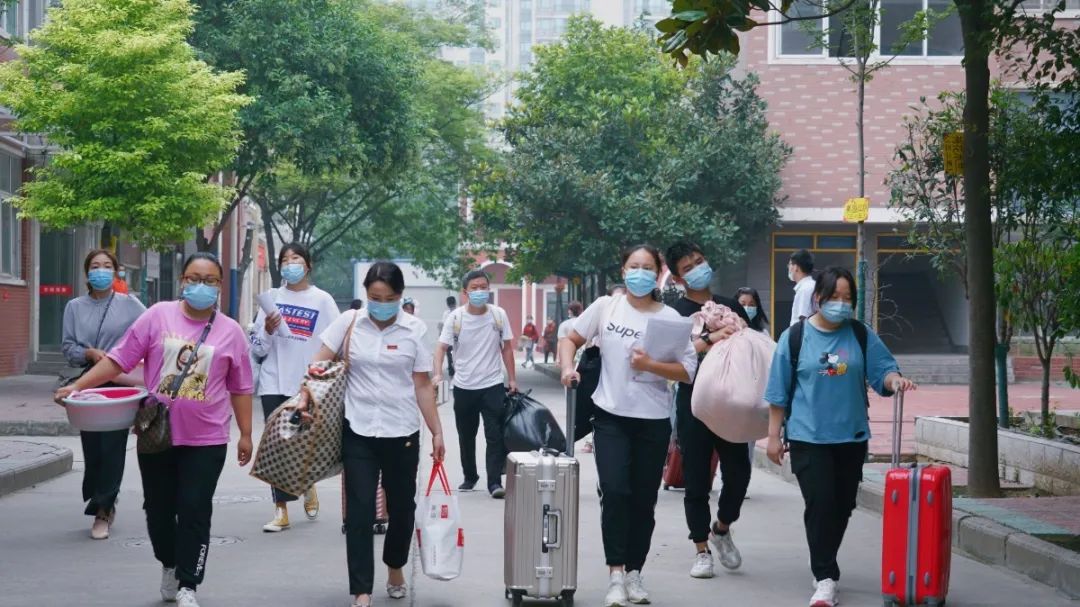 新生報到丨初見傾“新”，很高興遇見你