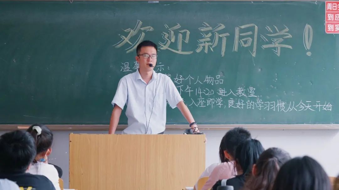 新生報到丨初見傾“新”，很高興遇見你