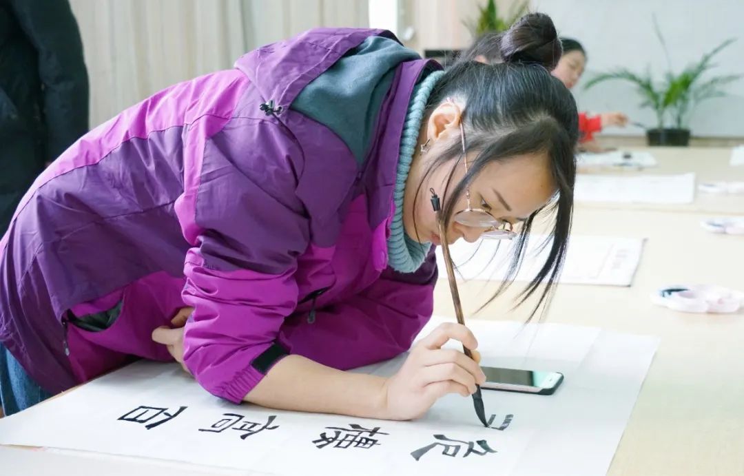 展書法藝術(shù)，揚東外文化--洛陽東外教職工書法比賽紀(jì)實