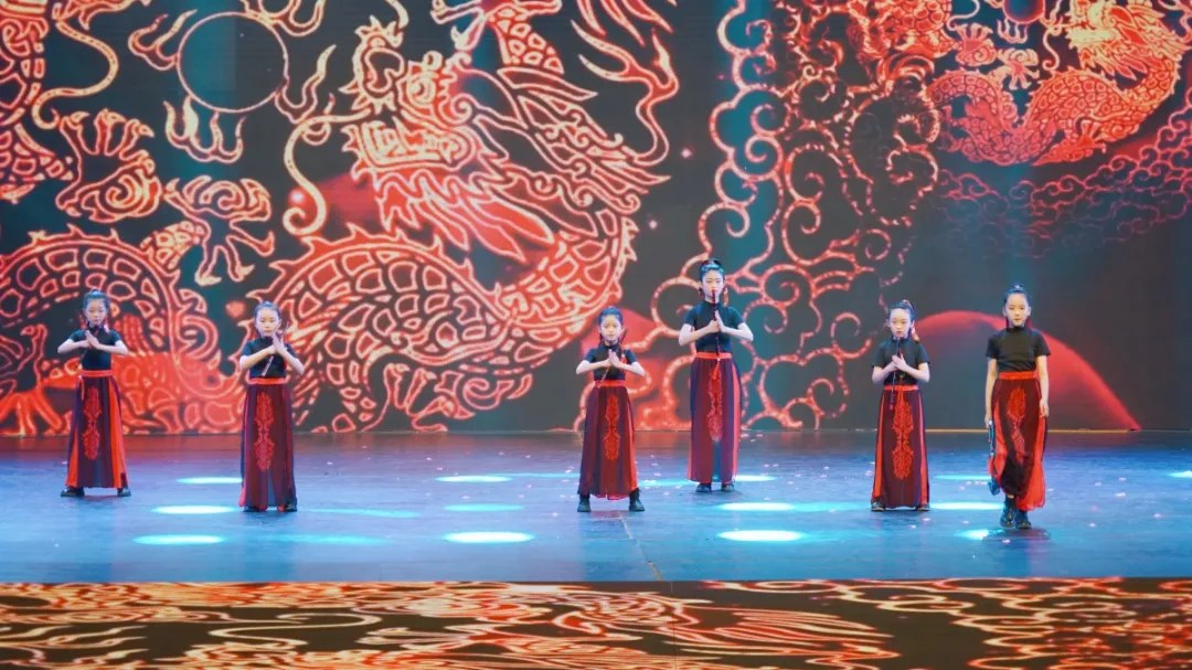 花兒向陽(yáng)，童心向黨--東外萌娃參加洛陽(yáng)市慶六一電視文藝匯演
