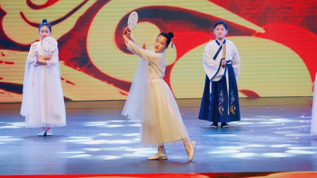 花兒向陽(yáng)，童心向黨--東外萌娃參加洛陽(yáng)市慶六一電視文藝匯演