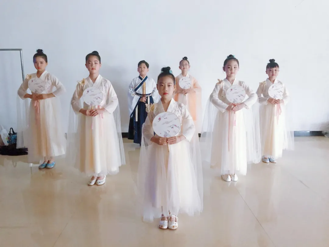 花兒向陽(yáng)，童心向黨--東外萌娃參加洛陽(yáng)市慶六一電視文藝匯演